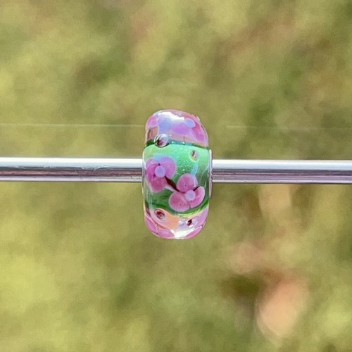 Authentic genuine trollbeads