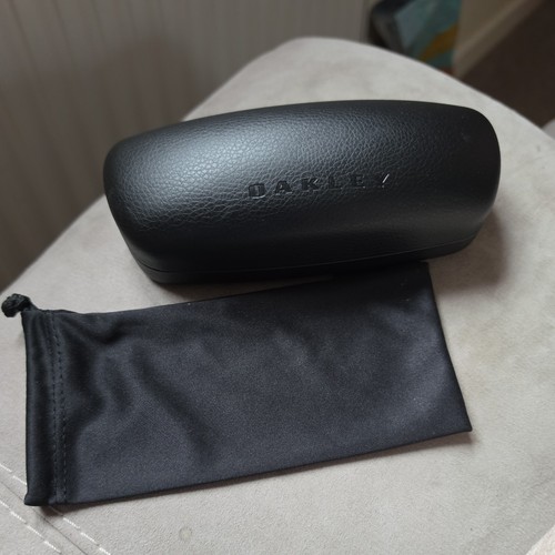 Oakley glasses case black - oakley, in