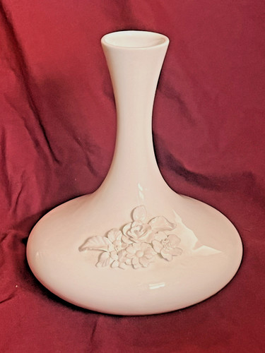 Rare discontinued wedgwood - rare,