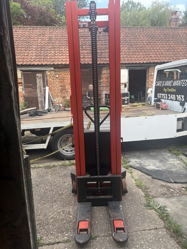 Electric pallet stacker - electric,