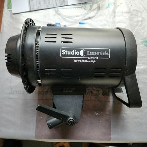 Studio essentials interfit - essentials,
