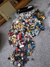 MIXED BOX OF LEGO PIECES