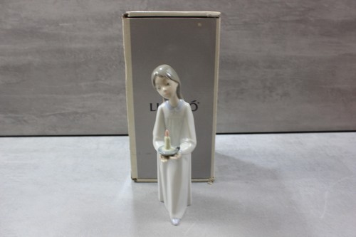 Lladro girl with candle - lladro,