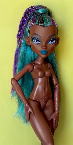 Monster high doll - high, nefera