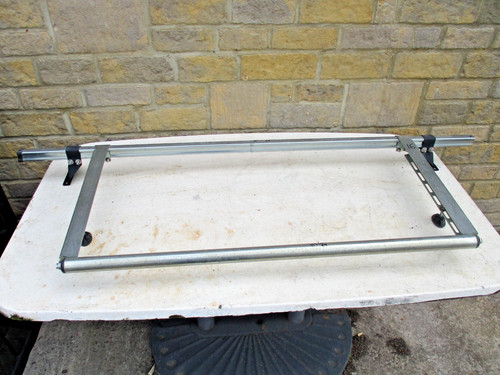 Roof bar and ladder roller