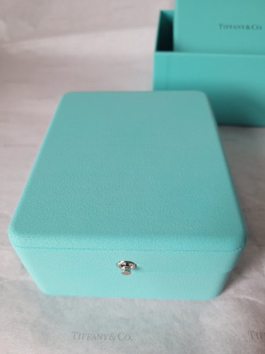 100 authentic tiffany blue - 100%,