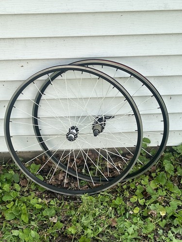 Felt branded road wheel set - wheel,