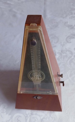 Vintage metronome system - -,