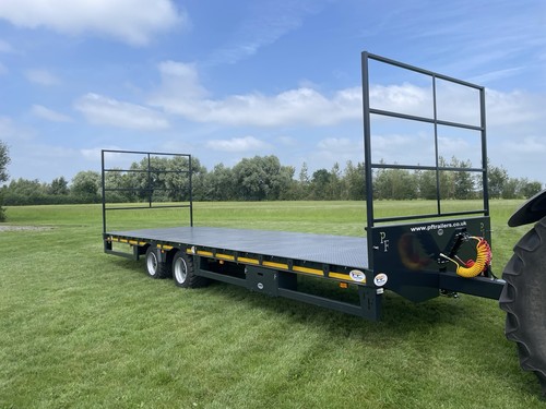 Bale trailer tractor low - /,