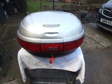 Givi E52 top box in very good