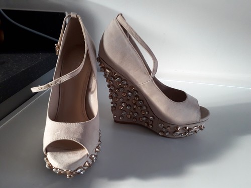 Kurt geiger suede nude