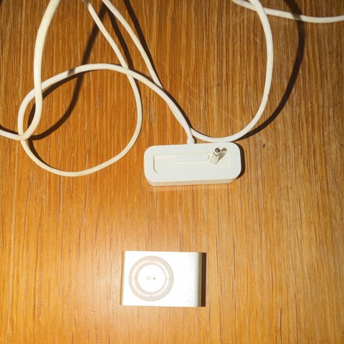Apple ipod shuffle 4th - ipod,
