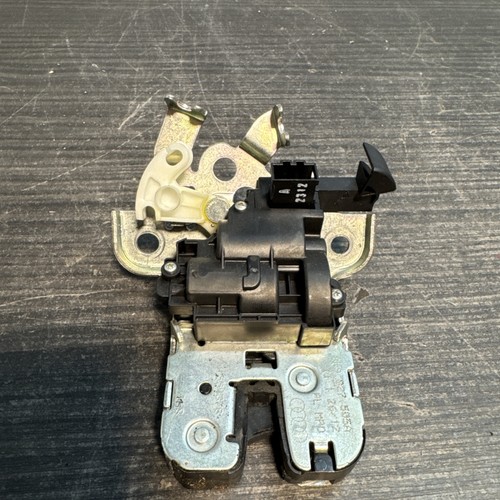 Tailgate boot lock - boot,