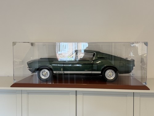 Plexiglass display case - display,