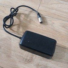 GIANT GLI180A Battery Charger