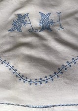 A CHARMING ANTIQUE VINTAGE