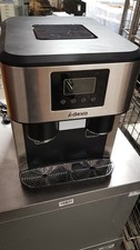 Counter-top Ice Maker With Ice