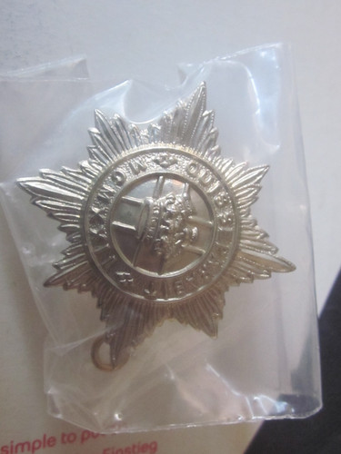 Army cap badge good condition - army,