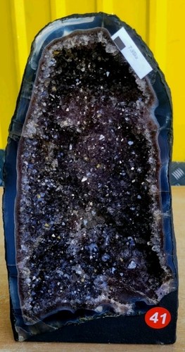 Stunning amethyst geode cave - stunning,