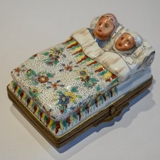 Vintage Chantilly French hand