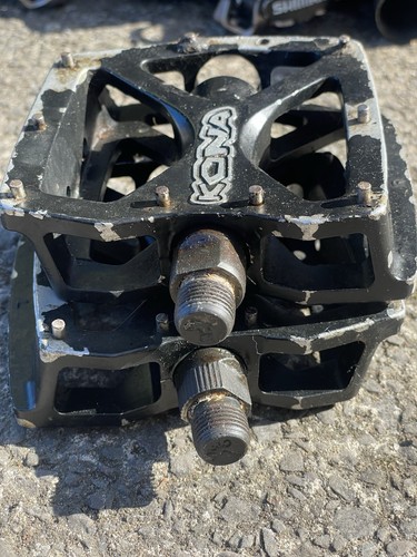 Kona mountain bike pedals flat - mountain,