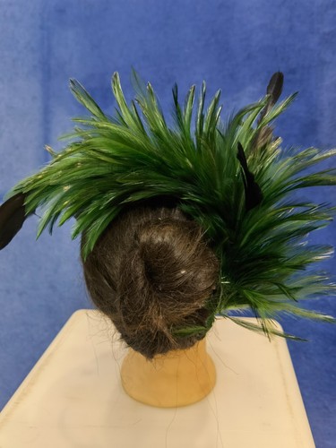 Green feather comb fascinator - green,