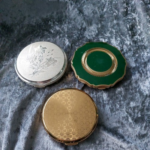 Vintage stratton powder - stratton,