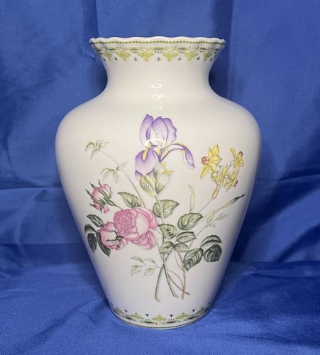 Royal doulton bone china - royal,