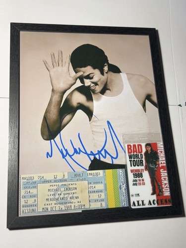 Michael jackson signed photo - michael,