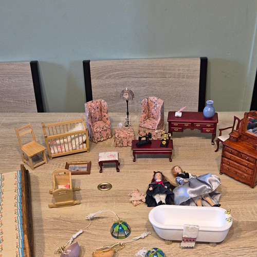 Doll house mixed - doll's,