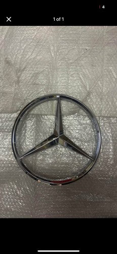 Mercedes badge emblem - mercedes,