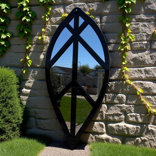 Decorative leaf shaped garden - decorative, leaf-shaped