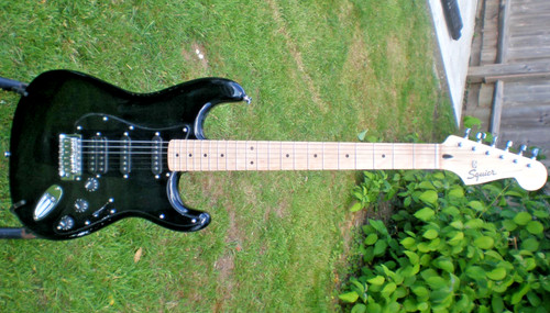 Squier stratocaster hss black - squier,