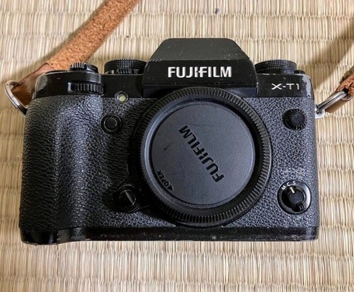 Fujifilm black mirrorless - x-t1,