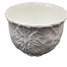 Wedgwood Countryware Bone China Planter – 12.5cm x 16cm – Cabbage Leaf Design