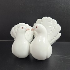 Lladro Couple of Doves Kissing