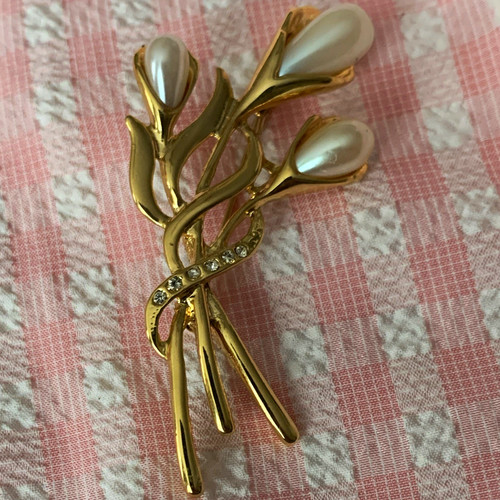 Gold tone flower - gold, pin