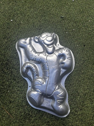Tigger wilton metal cake pan - cake,
