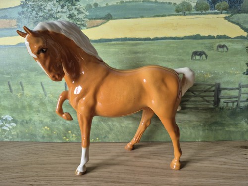 Beswick palomino horse 1549 - beswick,
