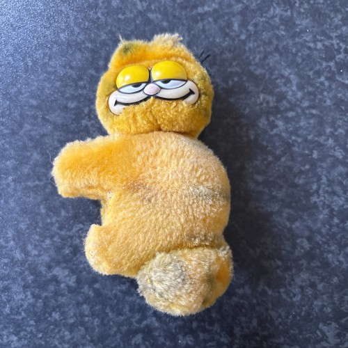 Garfield squeeze plush 1976 - garfield,