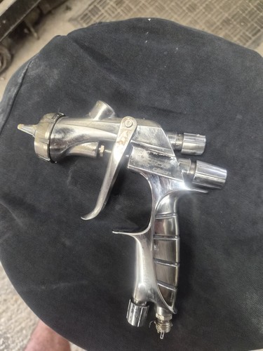 Iwata ws400 gravity spray gun - iwata,
