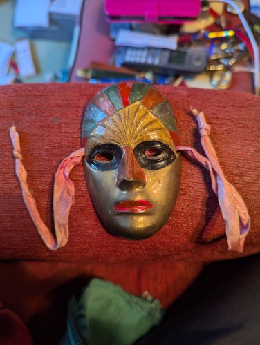 Small brass face mask - brass,