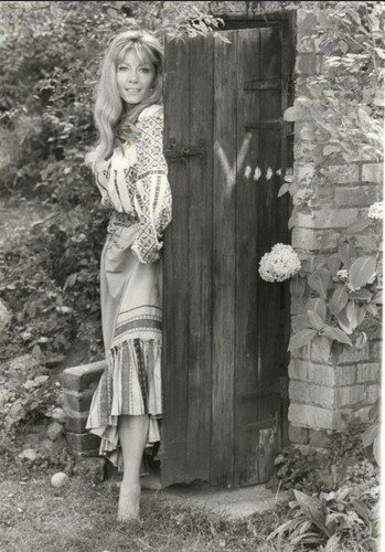 Ingrid pitt glossy photo - glossy,