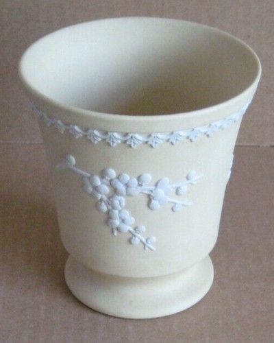 Wedgwood yellow jasper - yellow, posy