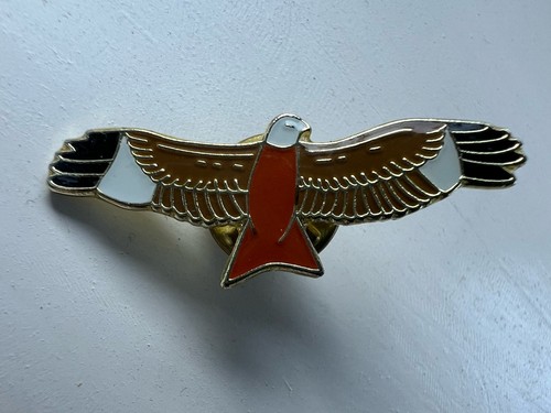 Rspb enamel pin - charity, bird
