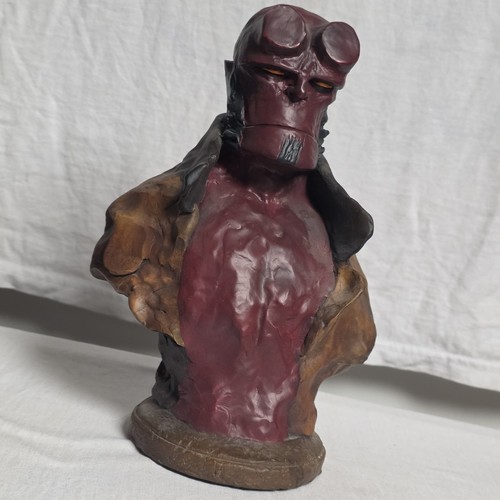 Hellboy museum bust mike - -,