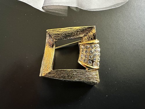 Ysl textured square brooch - square,