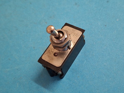 Toggle switch dpdt with - toggle, ~