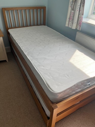 Oak single trundle bed with