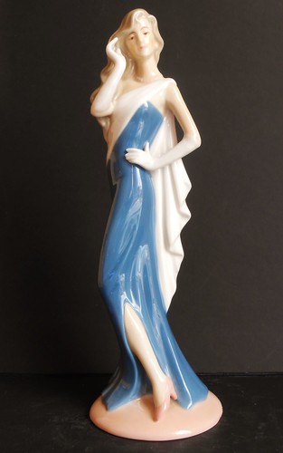 Elegant lady posing - elegant, figurine